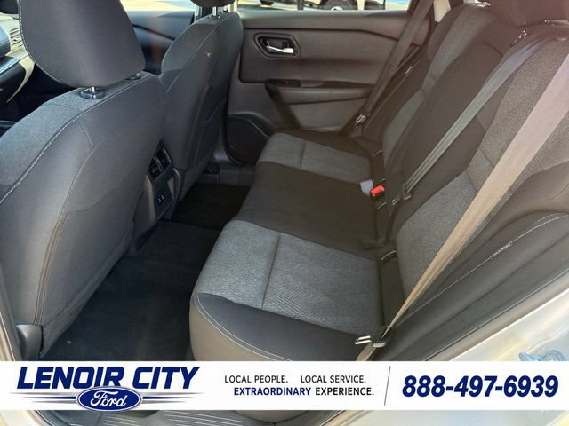 Used 2024 Nissan Rogue SV FWD image 11