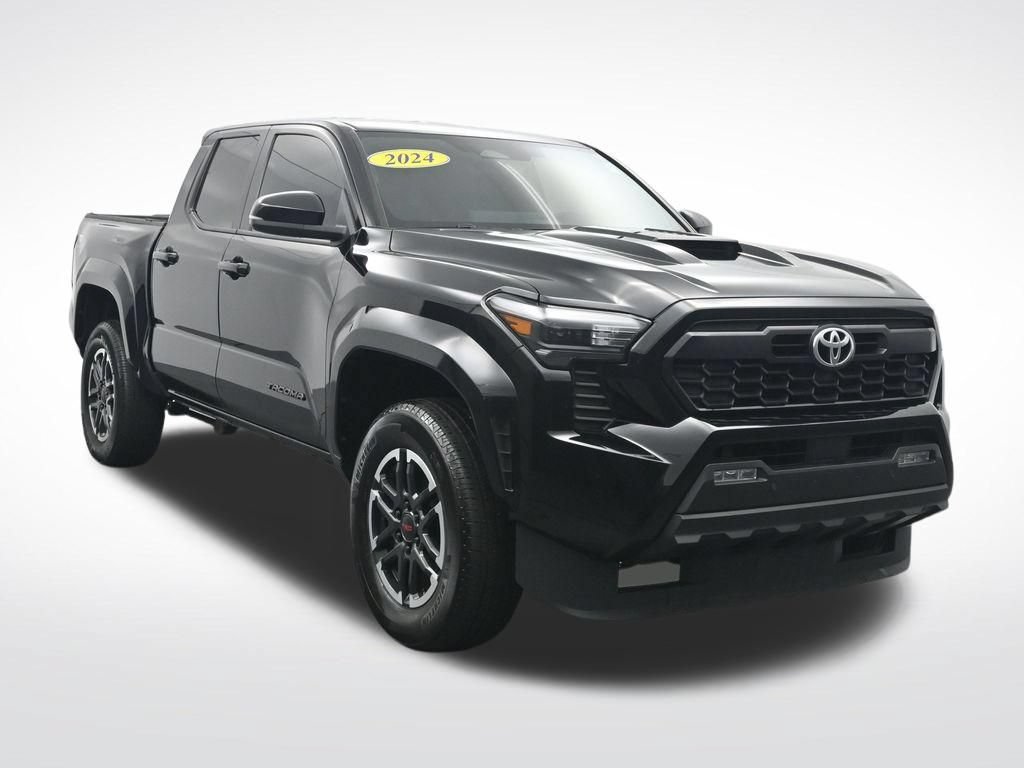 Used 2024 Toyota Tacoma TRD Sport w/ TRD Sport Upgrade Package AWD/4WD image 3