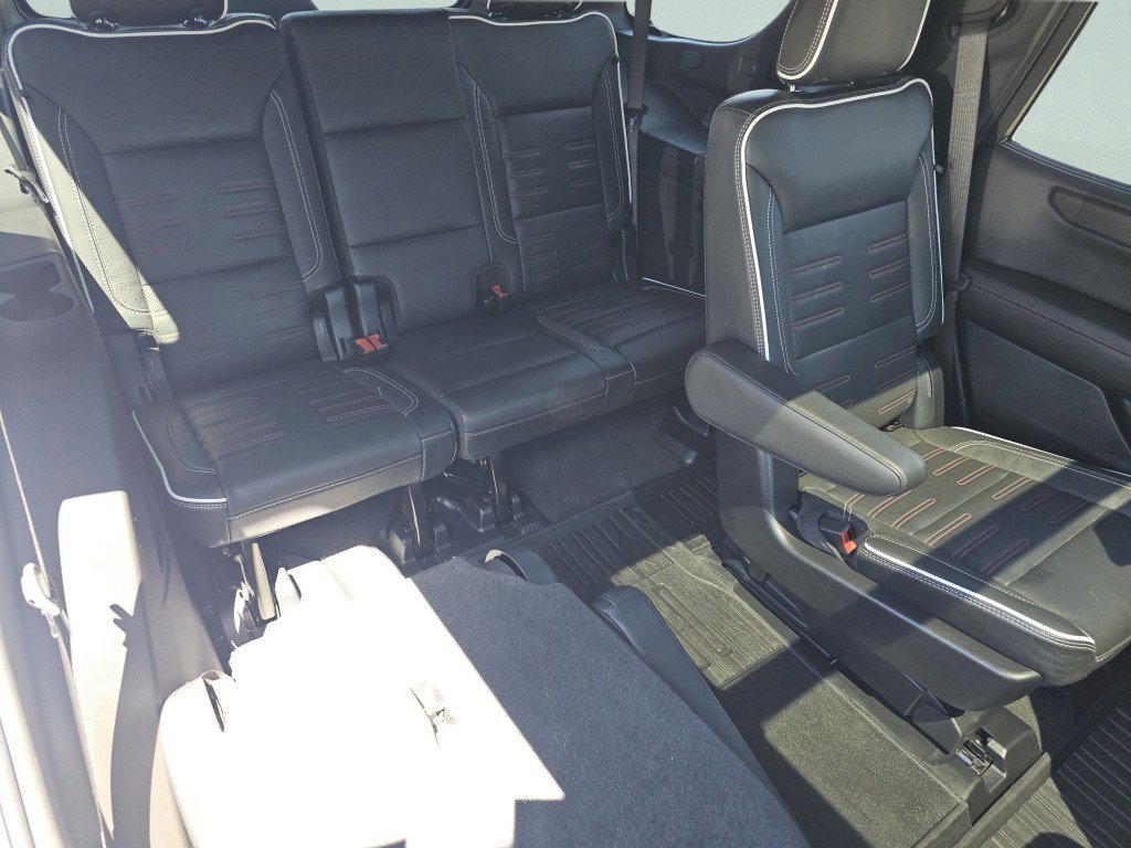Used 2025 GMC Yukon AT4 Ultimate w/ LPO, Floor Liner Package AWD/4WD image 5
