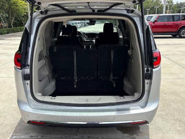 Used 2024 Chrysler Pacifica Touring-L FWD image 31