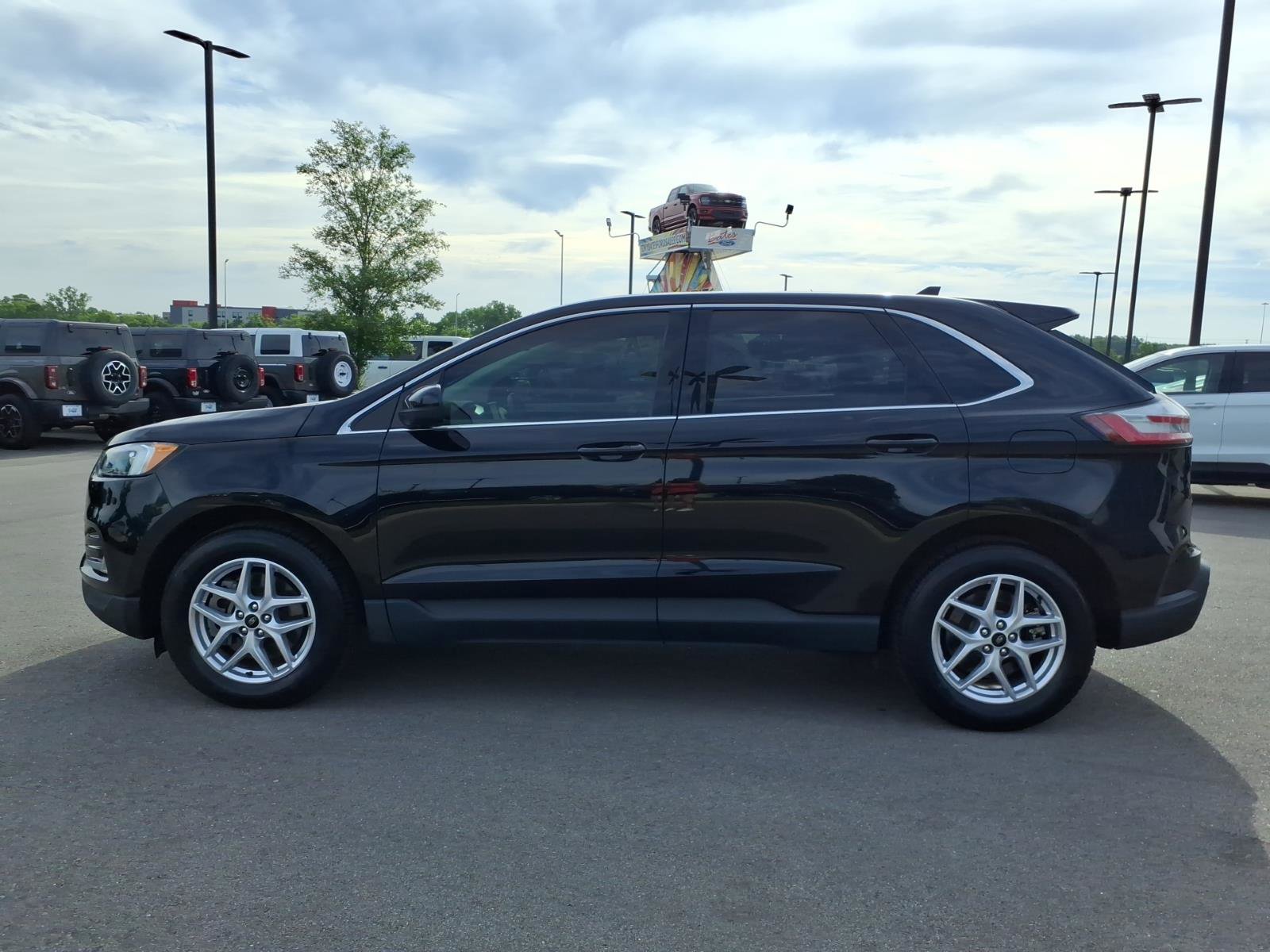 Certified 2024 Ford Edge SEL w/ Convenience Package AWD/4WD image 6
