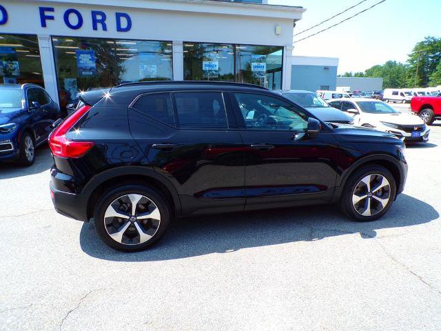 Used 2025 Volvo XC40 B5 Plus AWD/4WD image 11