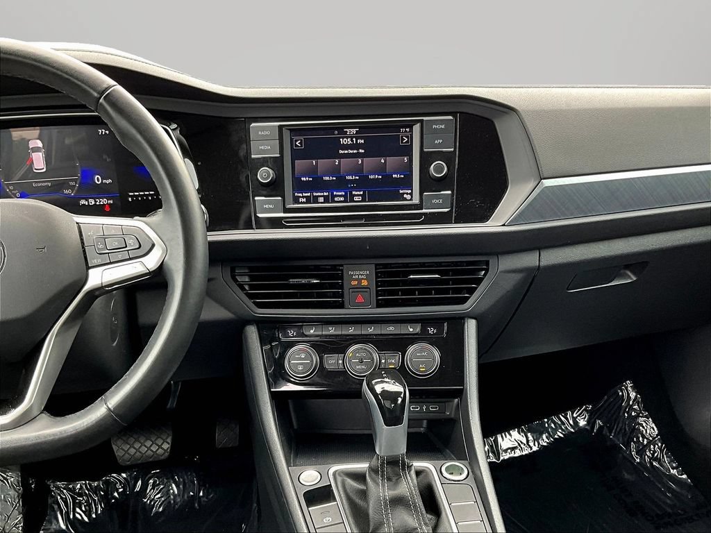 Used 2024 Volkswagen Jetta SE FWD image 9