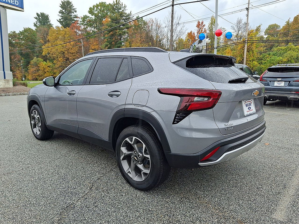 Used 2025 Chevrolet Trax LT FWD image 21