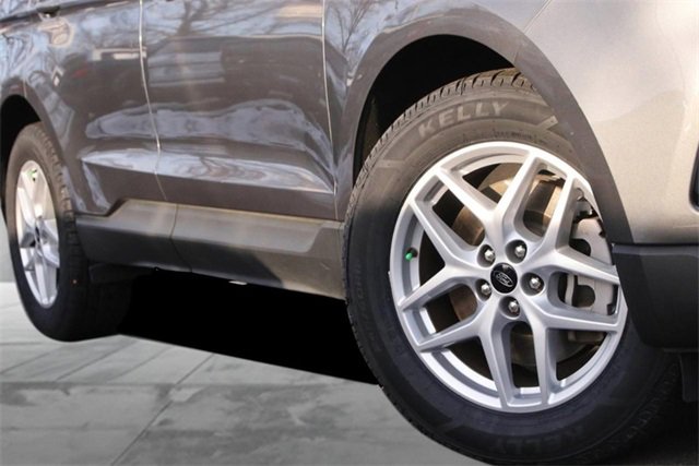 Certified 2024 Ford Edge SEL image 3