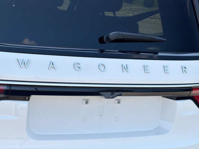 Used 2022 Jeep Wagoneer Series III w/ Rear Seat Video Group 1 AWD/4WD image 12
