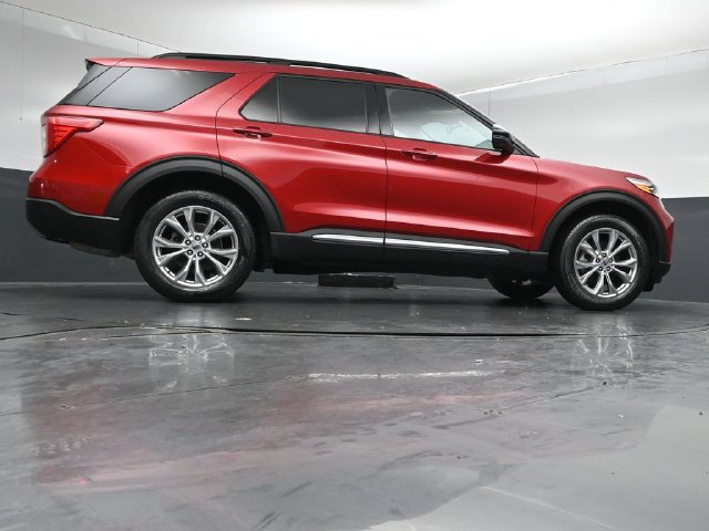 Certified 2024 Ford Explorer XLT w/ Equipment Group 202A AWD/4WD image 44
