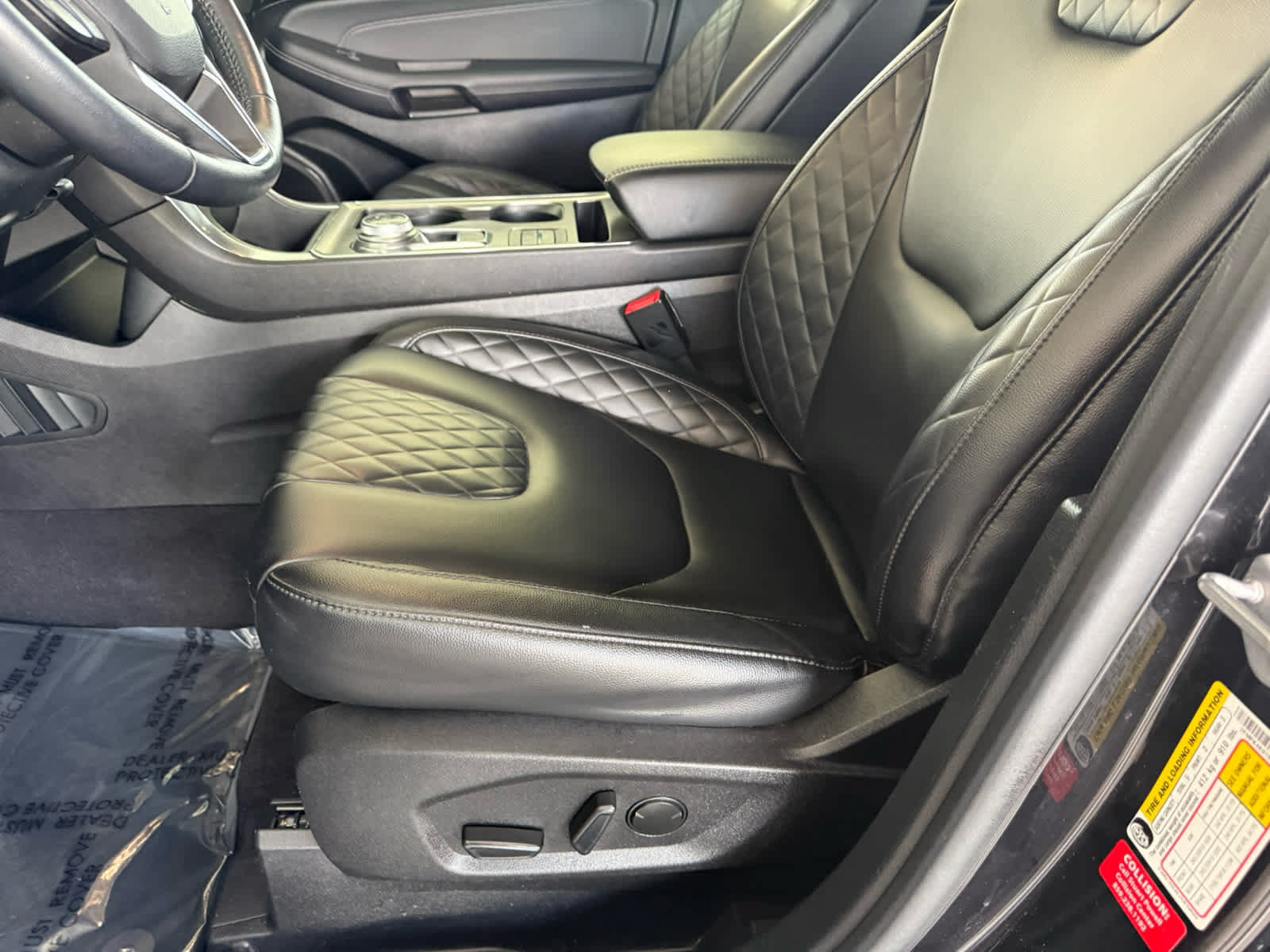 Certified 2024 Ford Edge Titanium AWD/4WD image 4