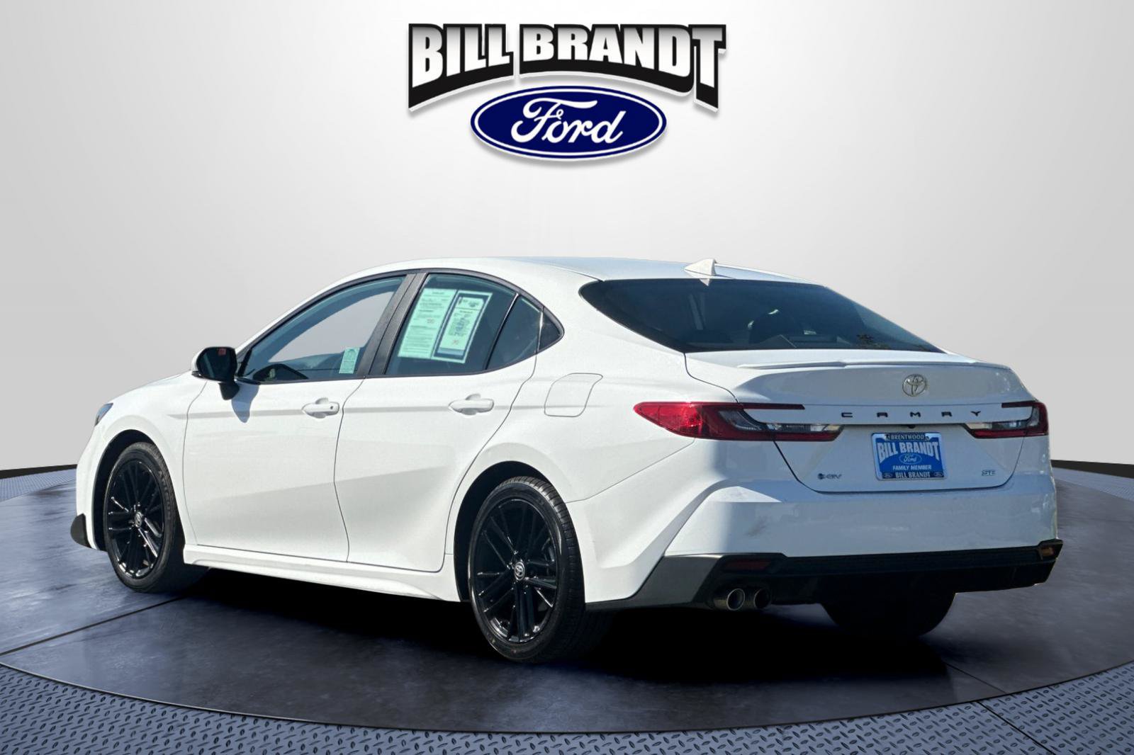 Used 2025 Toyota Camry SE FWD image 5