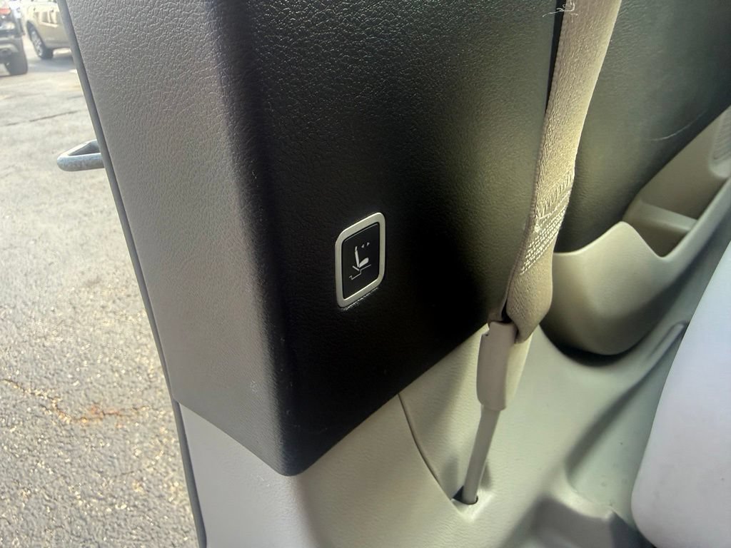 Used 2018 Chrysler Pacifica Limited w/ Advanced Safetytec Group FWD image 39