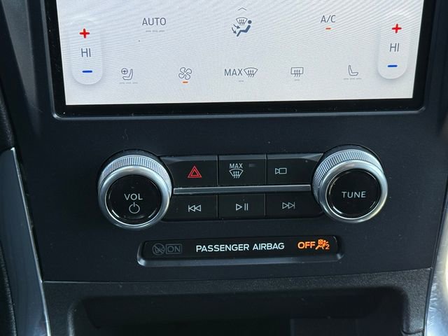 Certified 2022 Ford Edge Titanium w/ Equipment Group 301A image 11