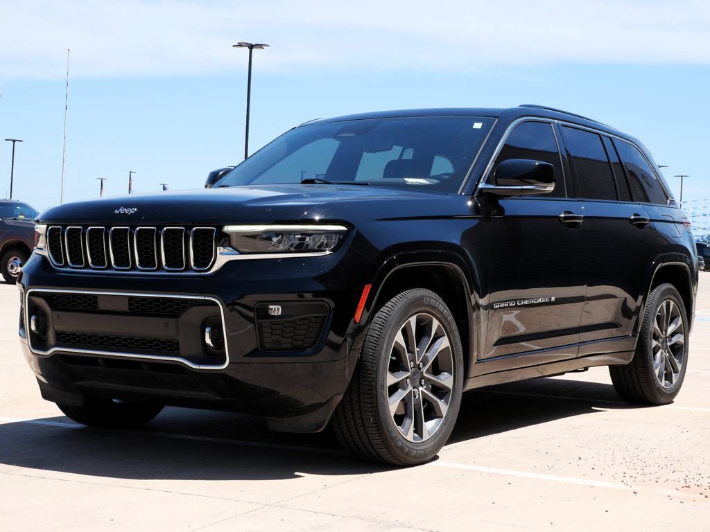Used 2023 Jeep Grand Cherokee Overland w/ Luxury Tech Group IV AWD/4WD image 4