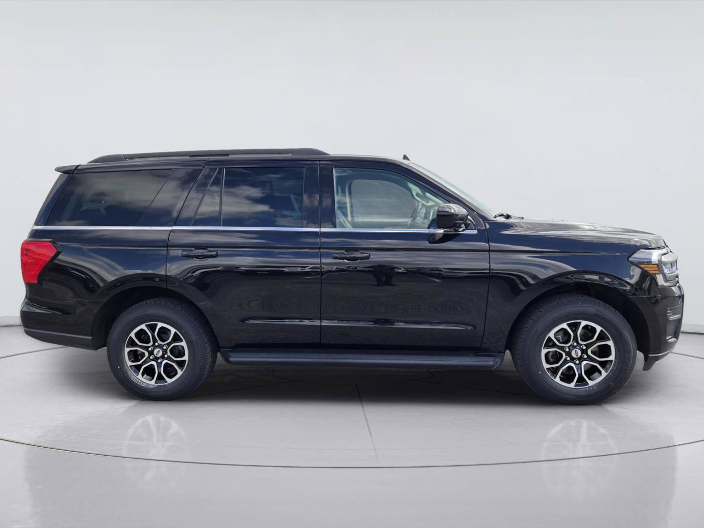 Certified 2024 Ford Expedition XLT AWD/4WD image 4