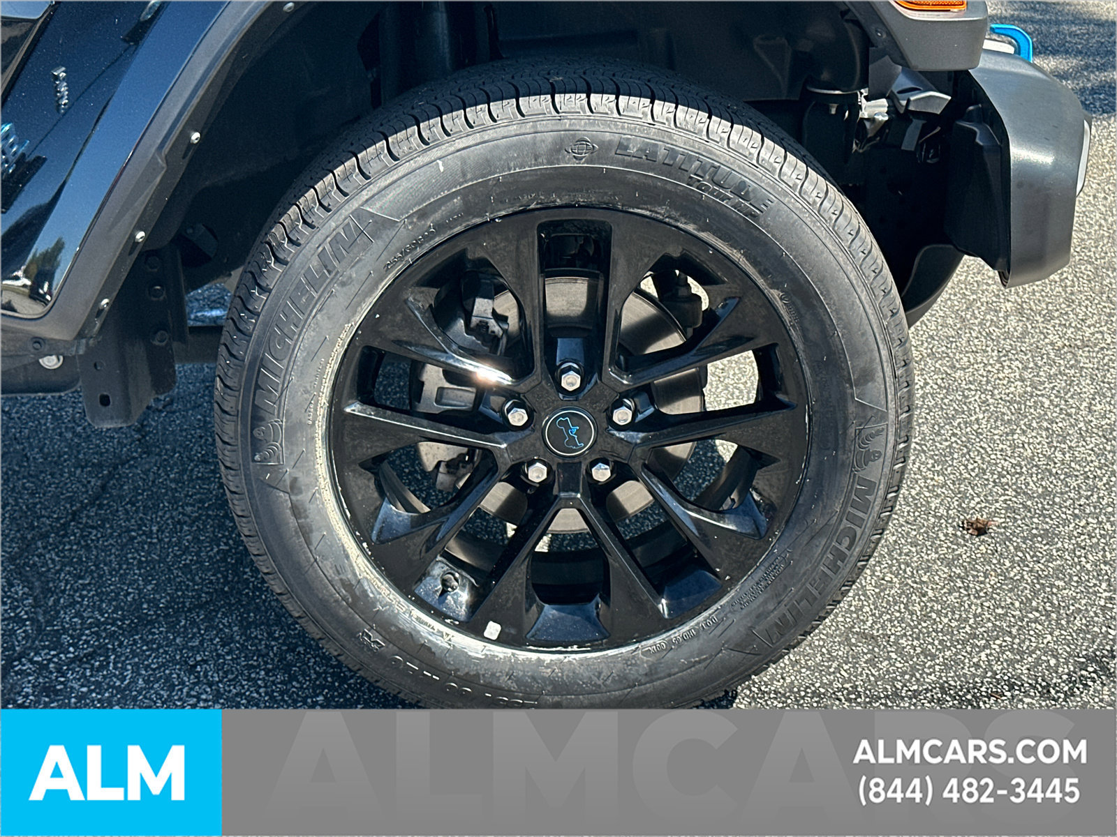 Used 2024 Jeep Wrangler Unlimited Sahara AWD/4WD image 12