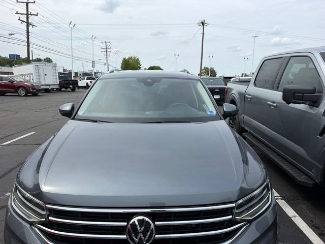 Used 2022 Volkswagen Tiguan SE FWD image 4