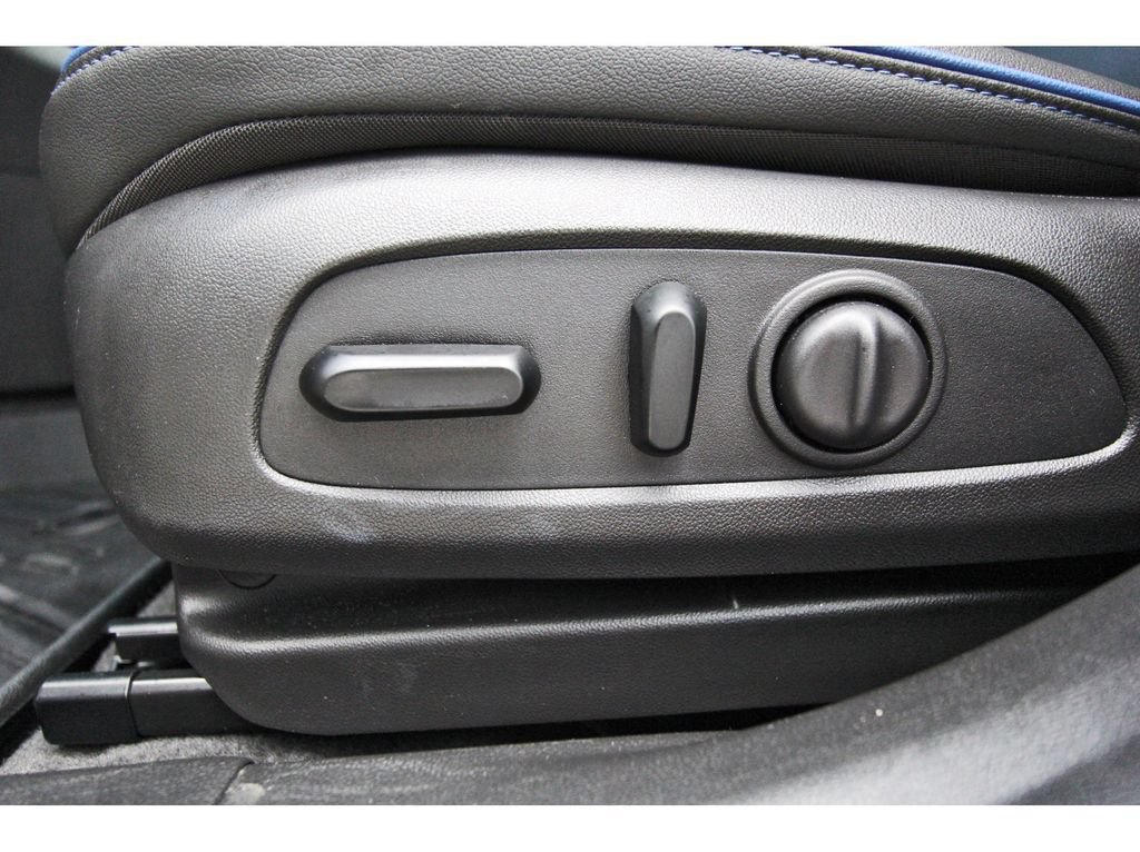 Used 2025 Buick Envista Sport Touring w/ Experience Buick Package FWD image 28