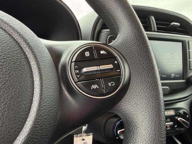 Used 2025 Kia Soul LX w/ LX Technology Package FWD image 19