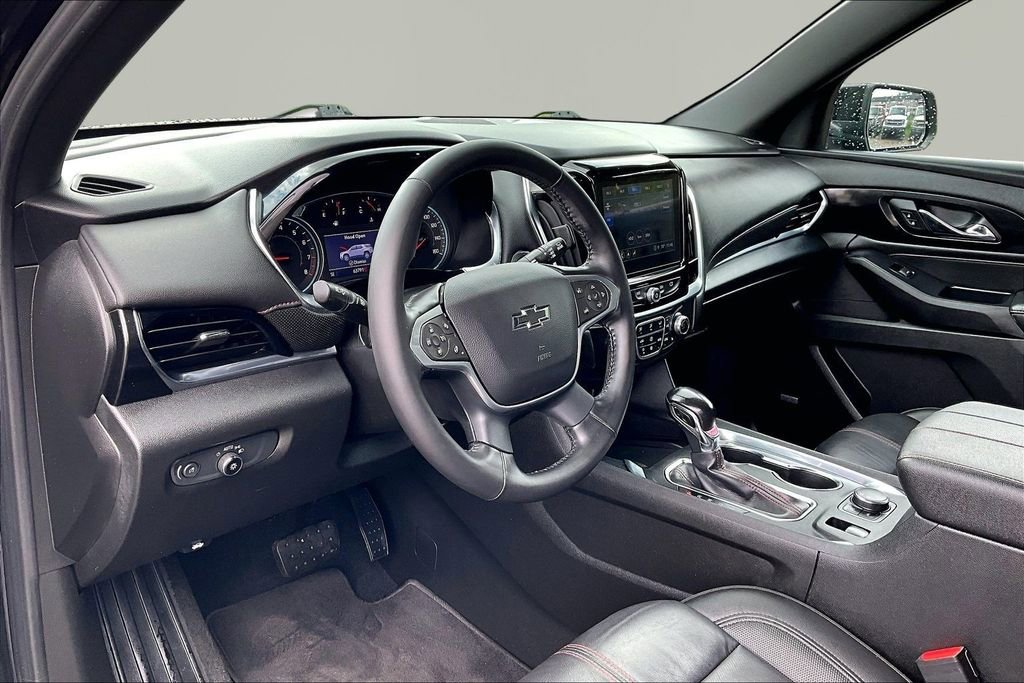 Used 2022 Chevrolet Traverse RS FWD image 14