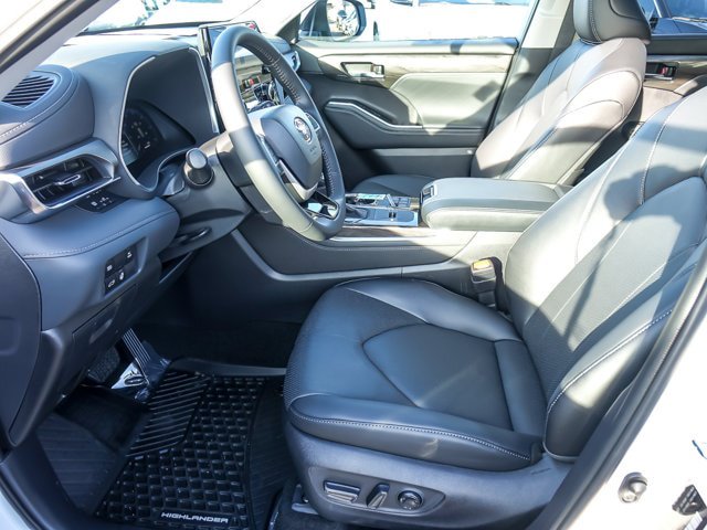 Used 2026 Toyota Highlander Limited AWD/4WD image 10