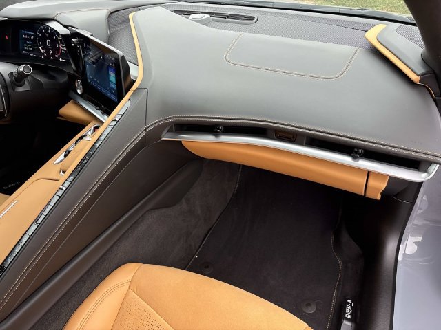 Used 2025 Chevrolet Corvette Stingray Premium Conv w/ Z51 Performance Package RWD image 14