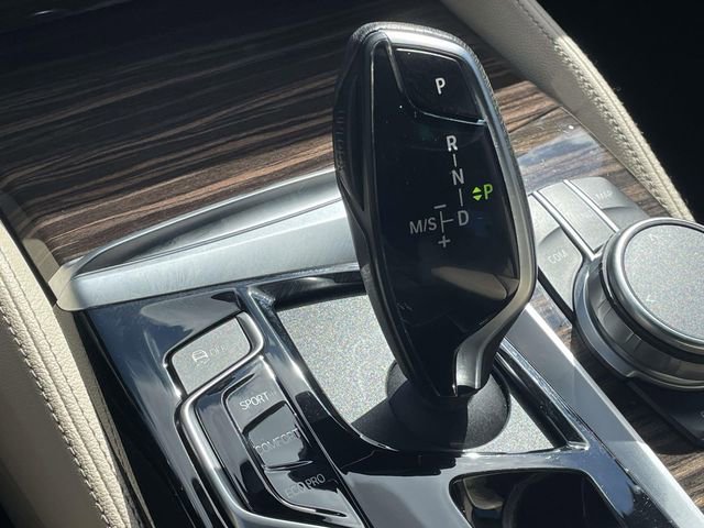 Used 2020 BMW 530i w/ Premium Package image 28