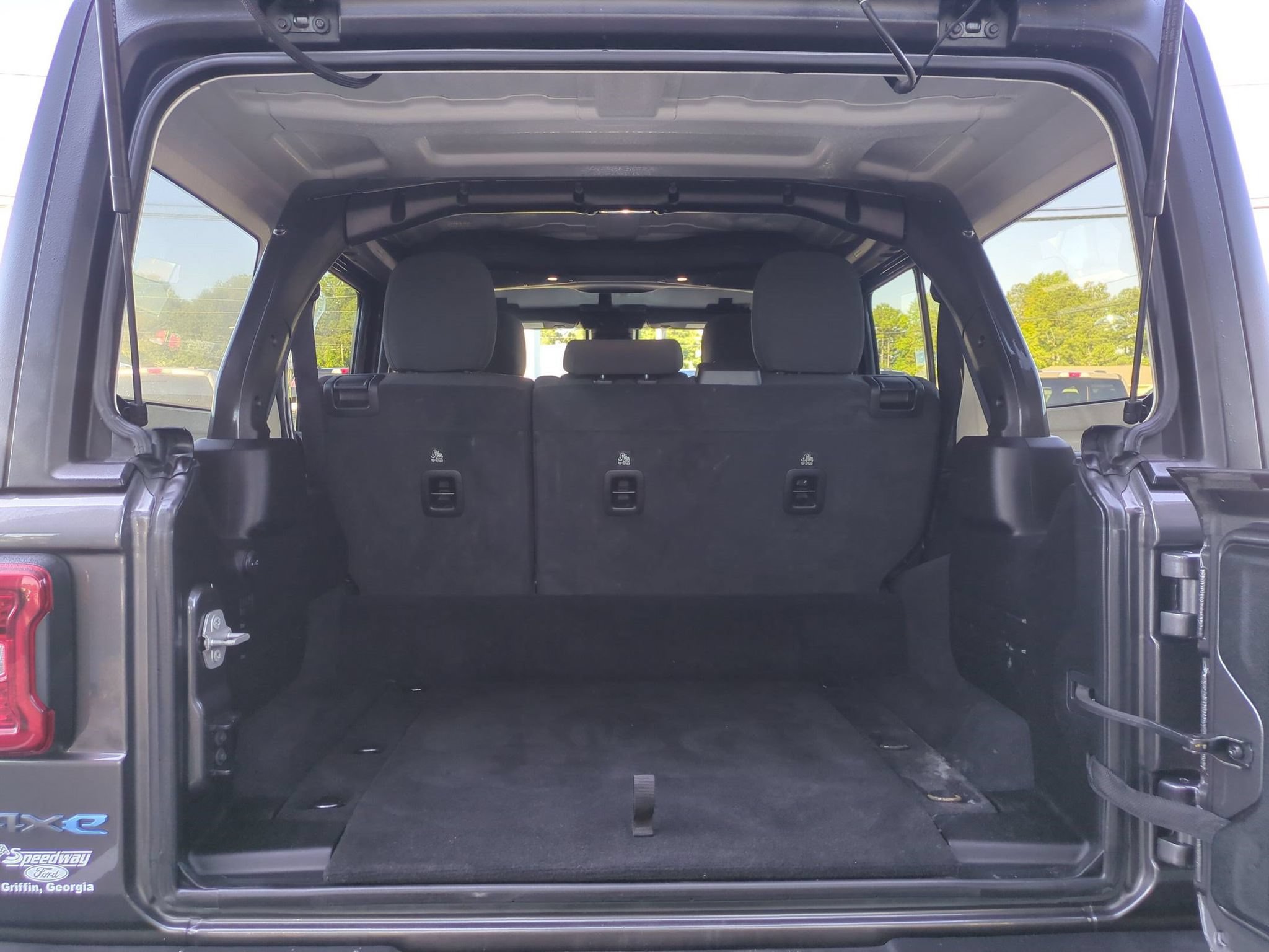 Used 2024 Jeep Wrangler Unlimited Rubicon 4xe AWD/4WD image 6