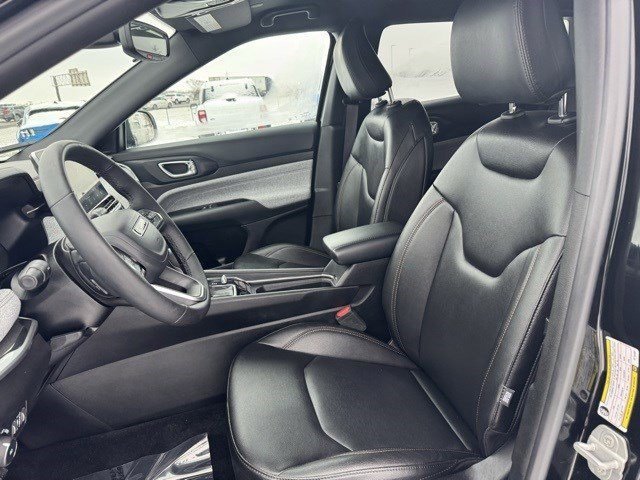 Used 2024 Jeep Compass Latitude image 12