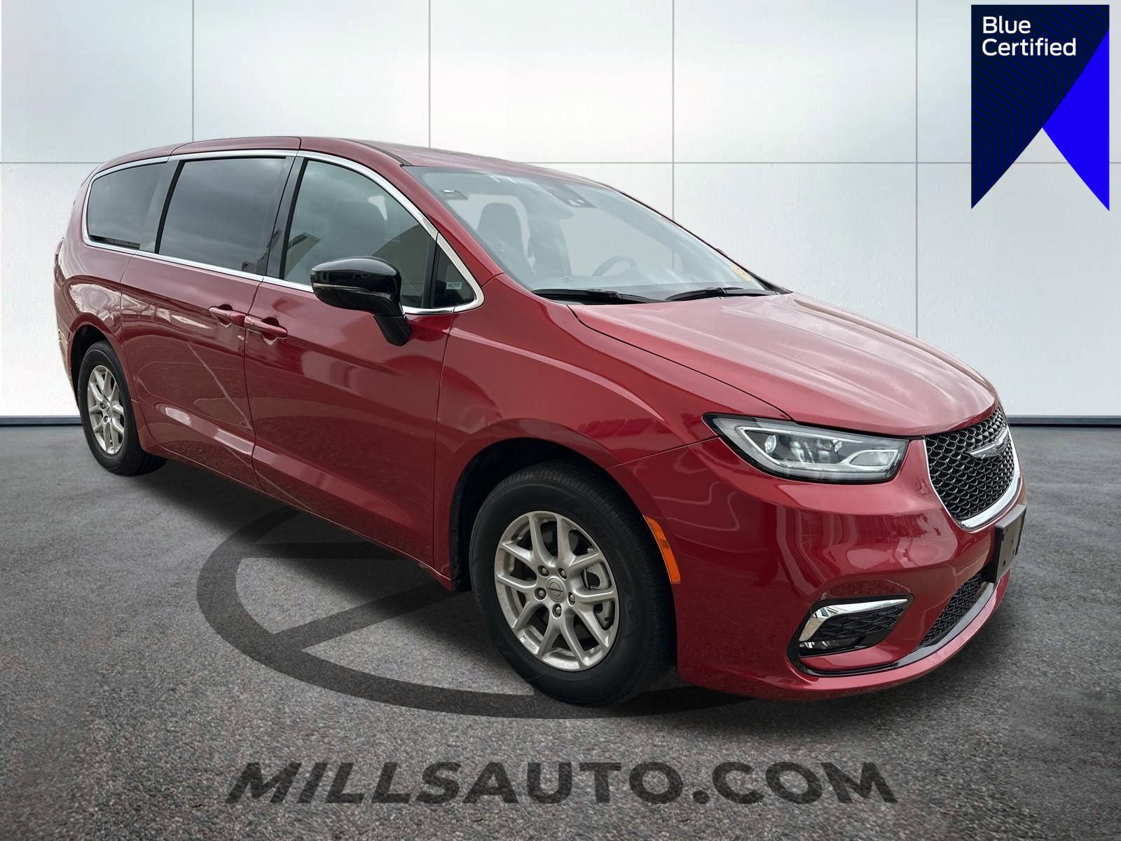 Used 2025 Chrysler Pacifica Select