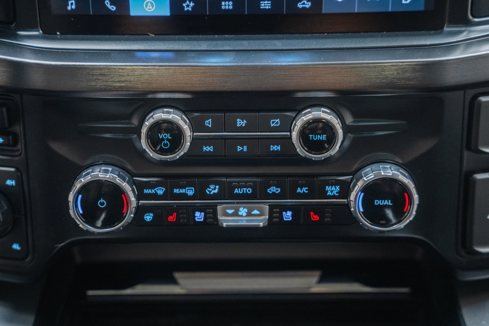 Certified 2024 Ford F250 Lariat w/ Lariat Ultimate Package image 32