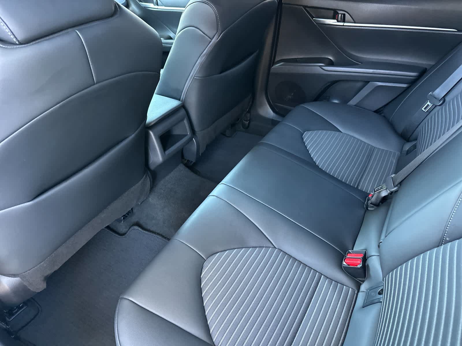 Used 2023 Toyota Camry SE w/ Convenience Package FWD image 4