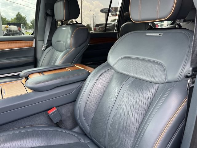 Used 2022 Jeep Grand Wagoneer Series II AWD/4WD image 35