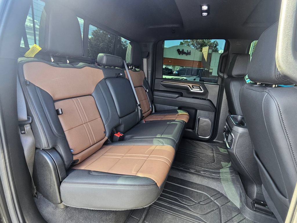 Used 2024 Chevrolet Silverado 2500 High Country w/ High Country Premium Package AWD/4WD image 32