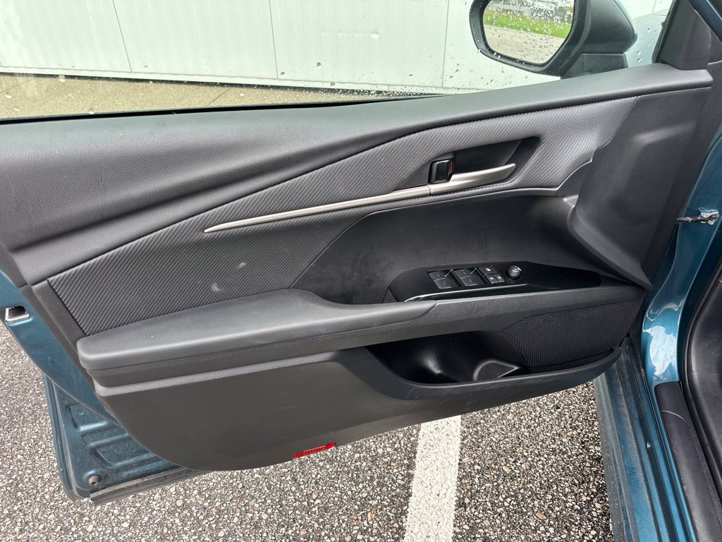 Used 2025 Toyota Camry SE FWD image 13