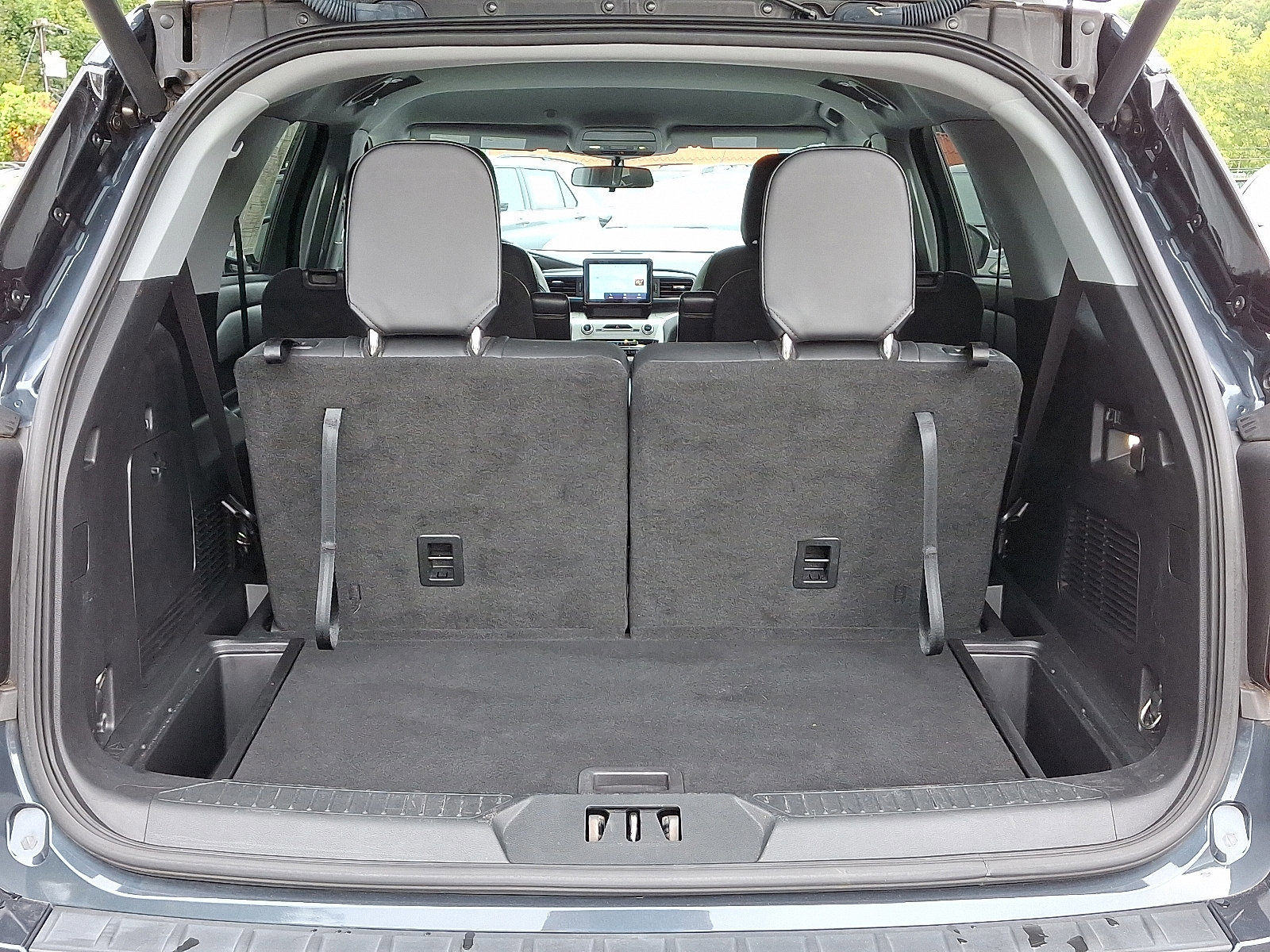 Certified 2022 Ford Explorer XLT w/ Equipment Group 202A image 30