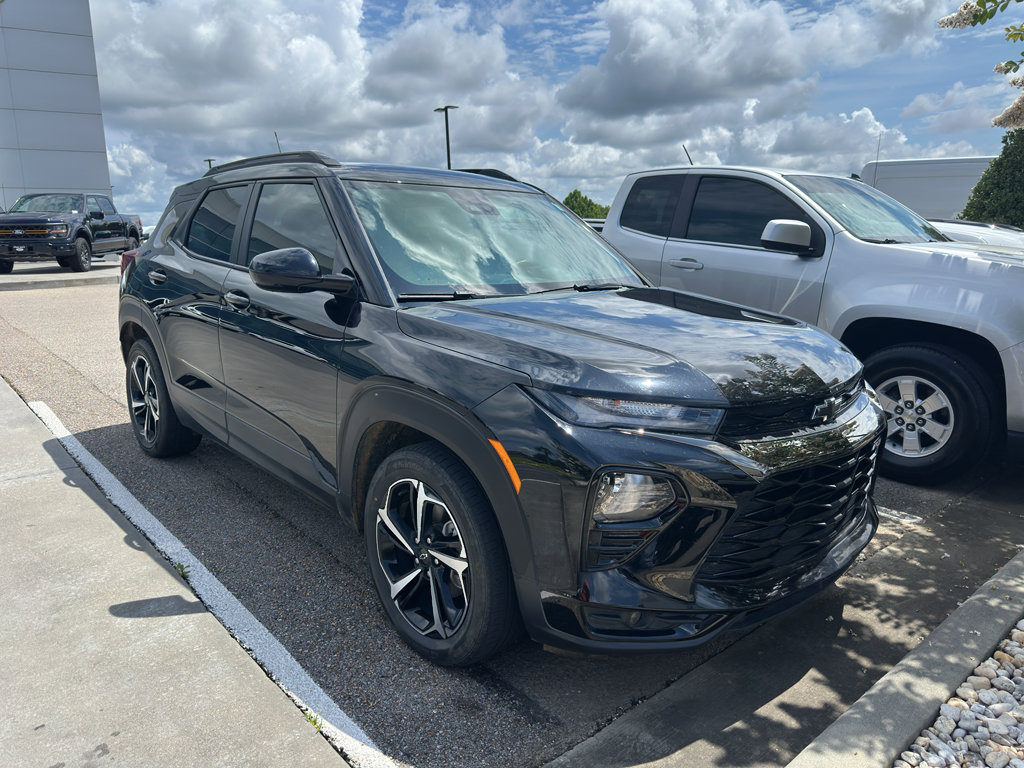 Used 2022 Chevrolet TrailBlazer RS w/ Convenience Package FWD image 2