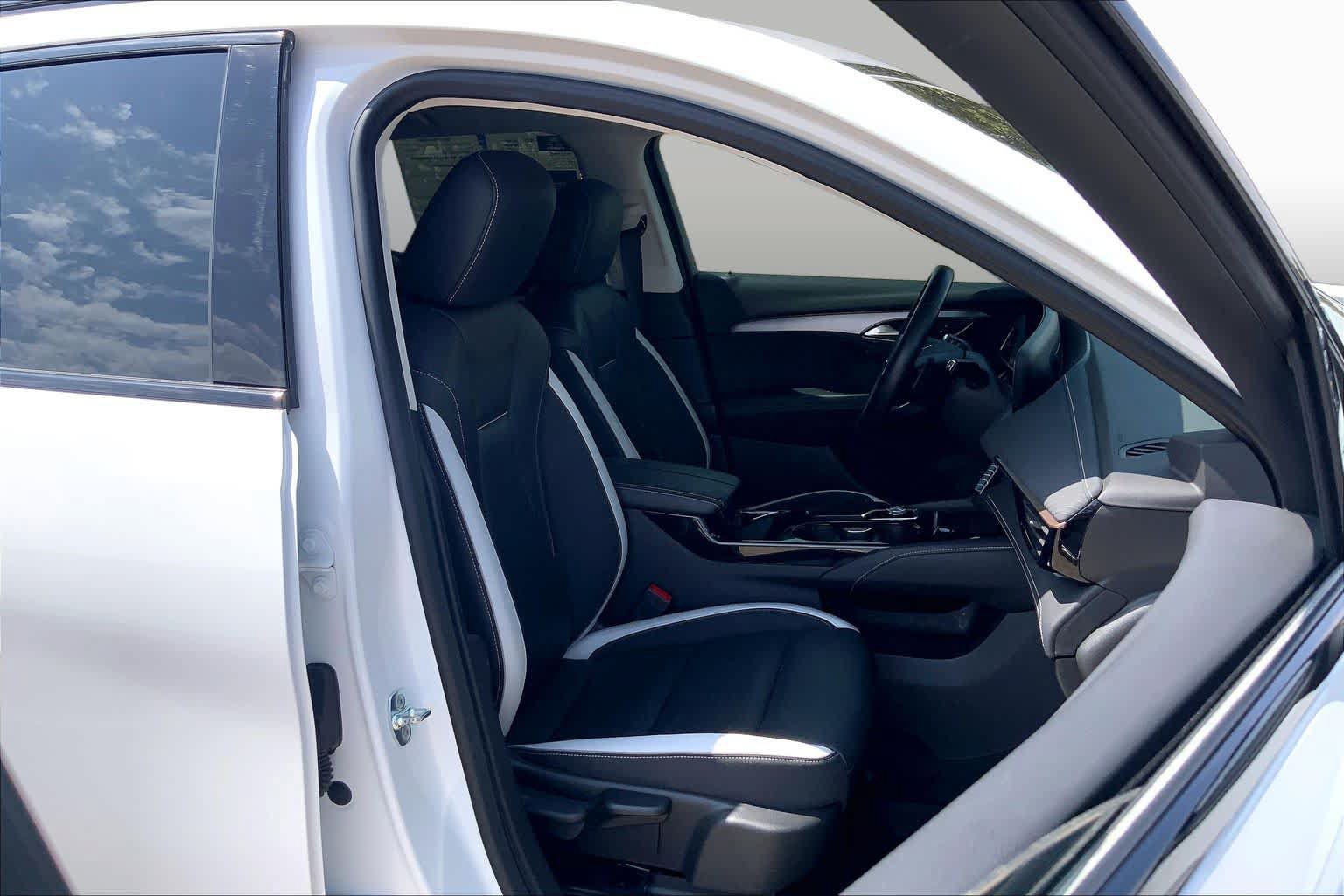 Used 2025 Buick Envision Sport Touring AWD/4WD image 9