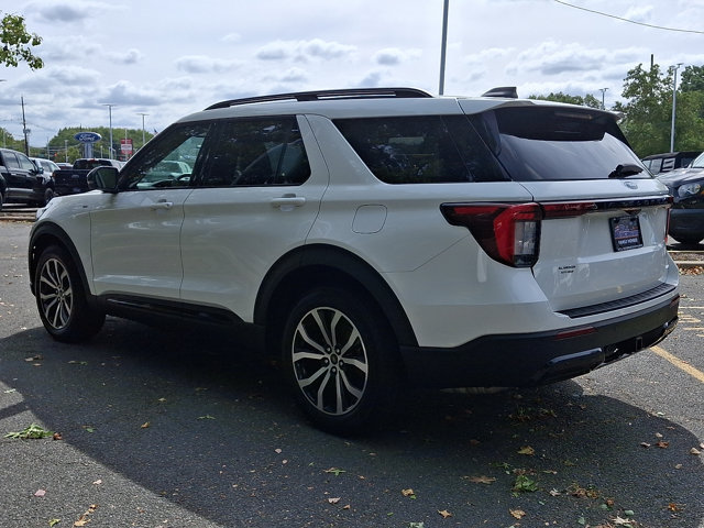 Certified 2025 Ford Explorer ST-Line AWD/4WD image 7