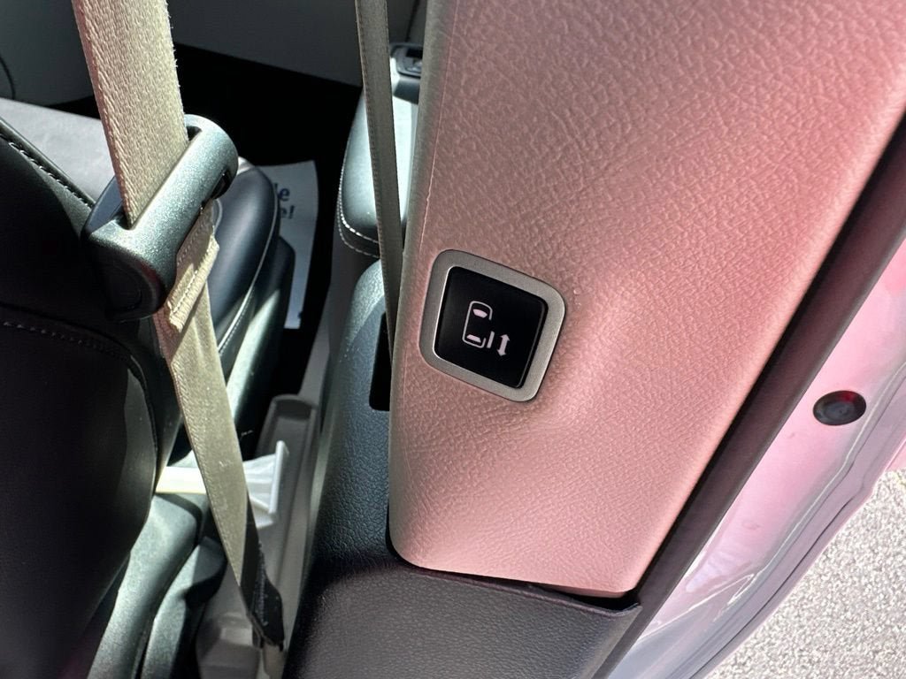 Used 2023 Chrysler Pacifica Touring-L FWD image 12