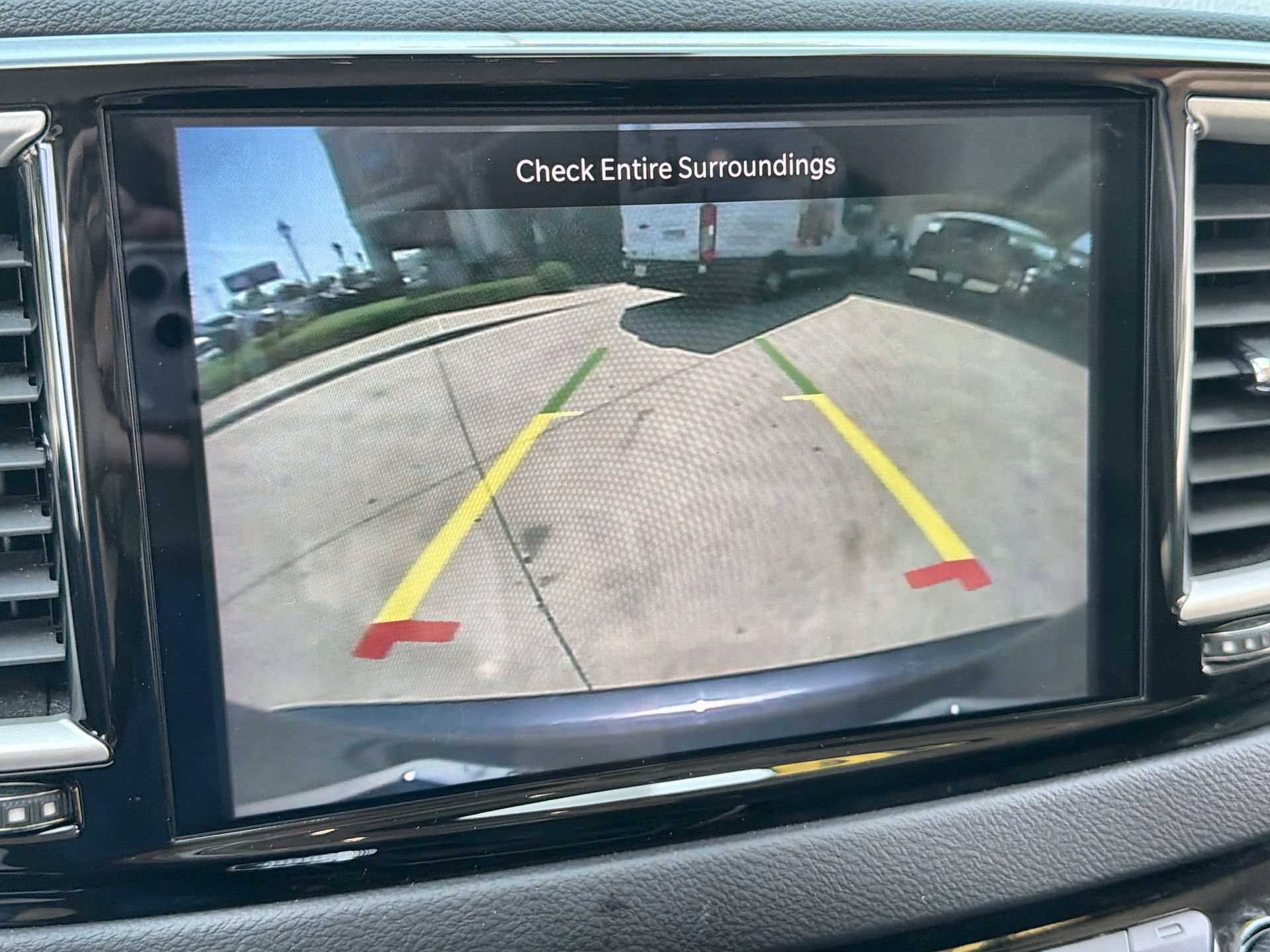 Used 2023 Chrysler Pacifica Touring-L FWD image 17