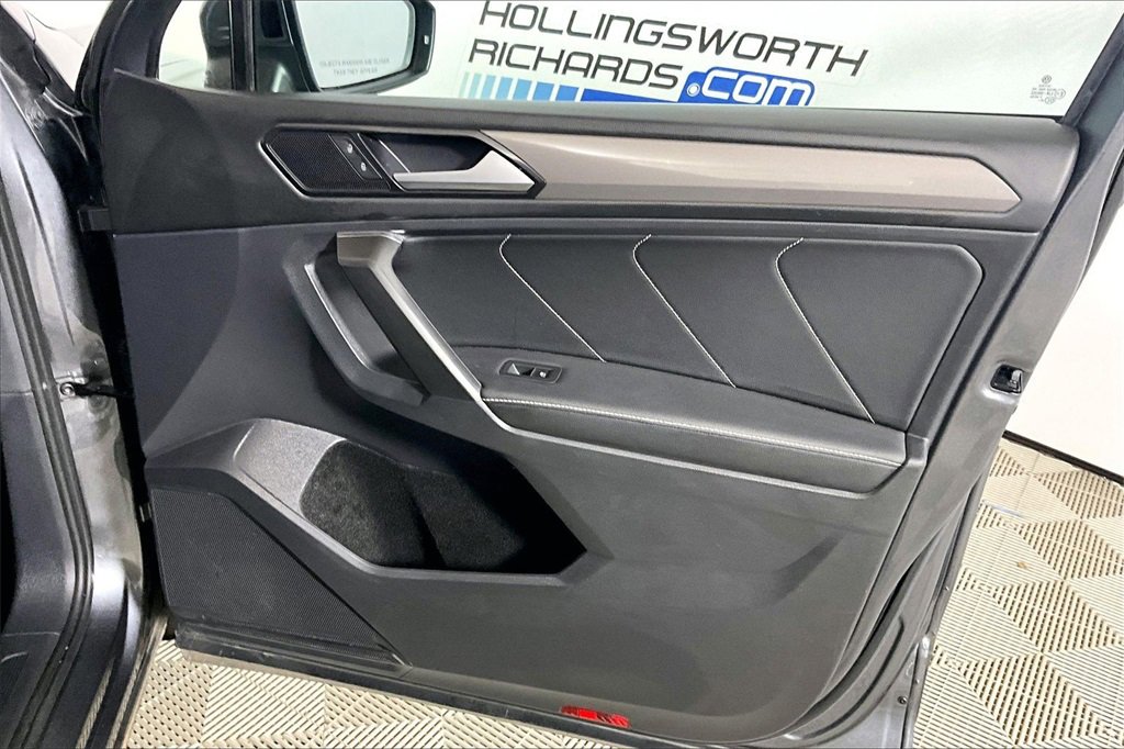 Used 2022 Volkswagen Tiguan SE image 19