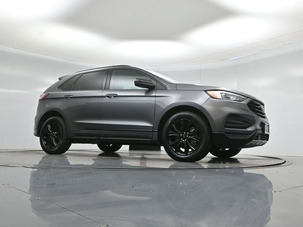 Certified 2022 Ford Edge SE w/ Black Appearance Package image 2