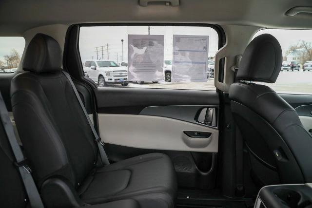 Used 2024 Kia Carnival LX image 31
