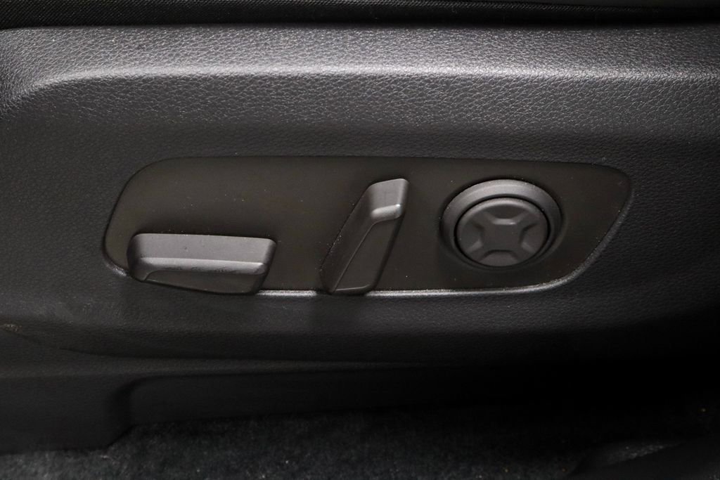 Used 2025 Kia Carnival image 27