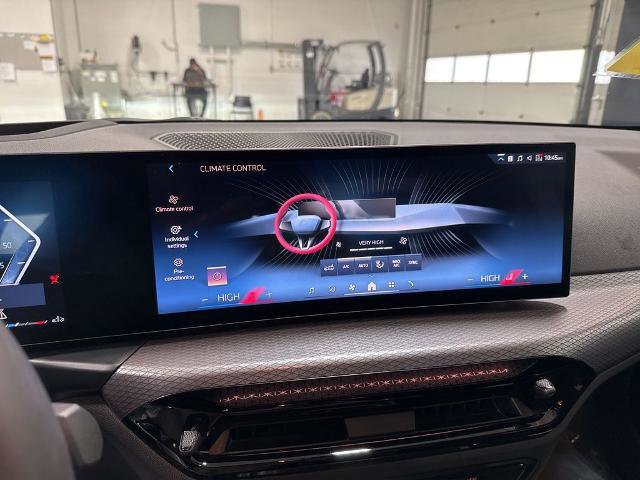 Used 2025 BMW 330i xDrive Sedan w/ Premium Package AWD/4WD image 17