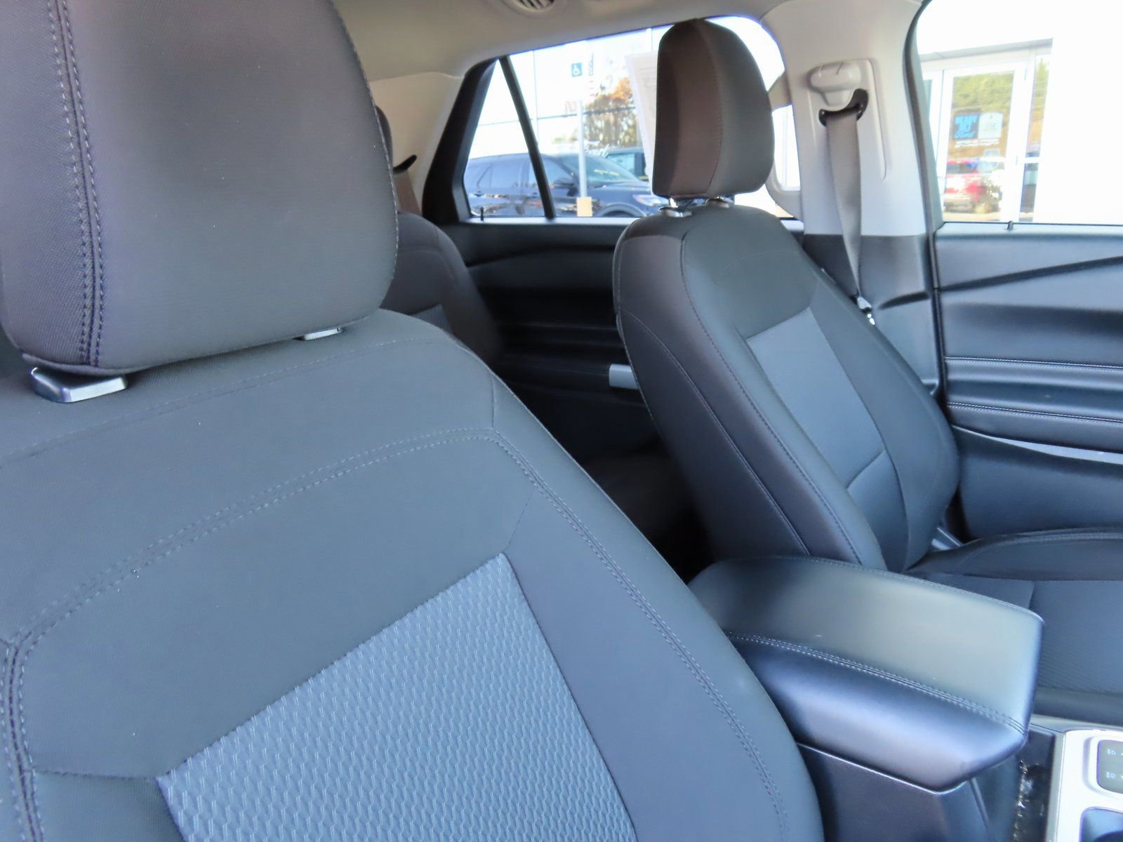 Certified 2024 Ford Explorer XLT image 31