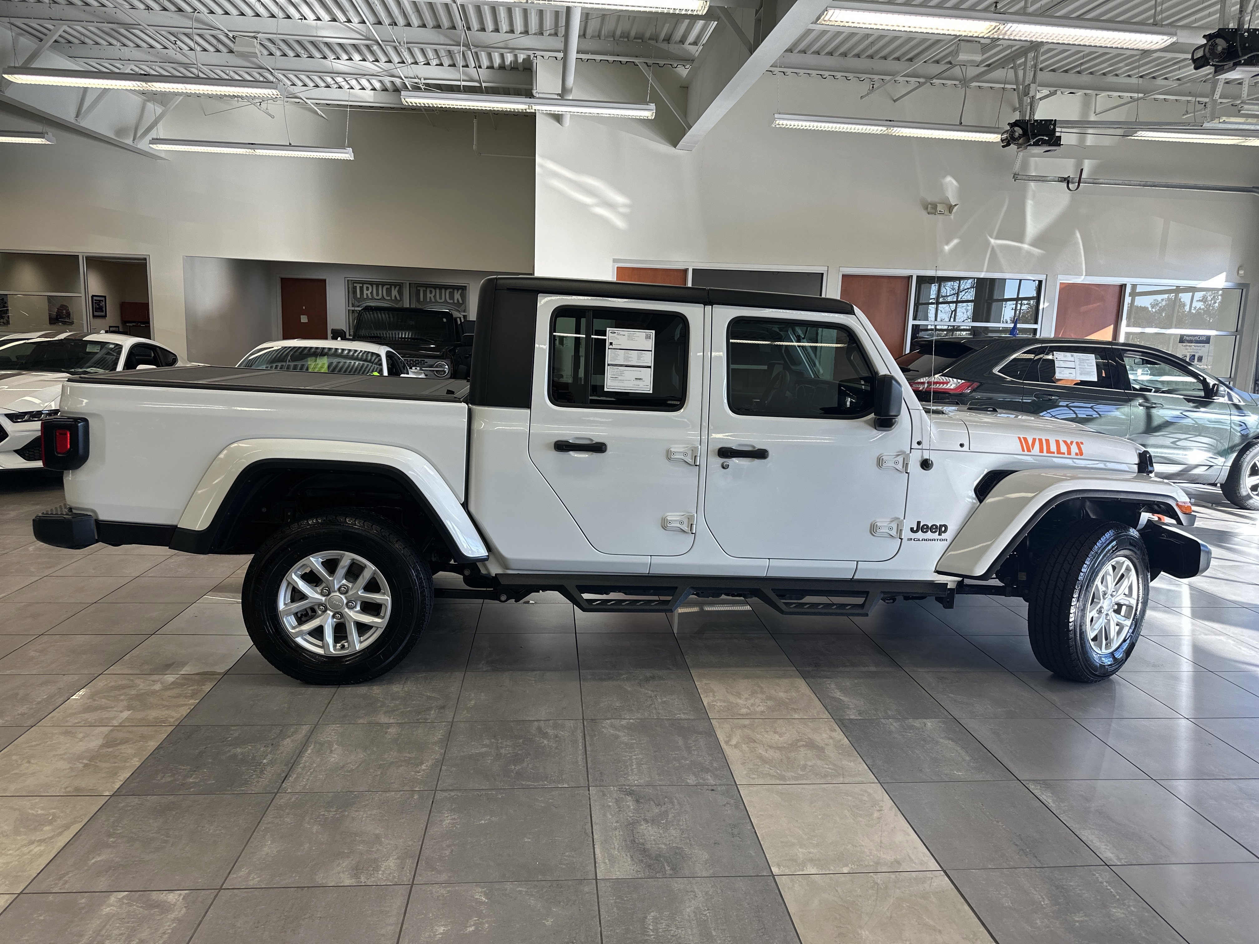 Used 2023 Jeep Gladiator Sport image 6