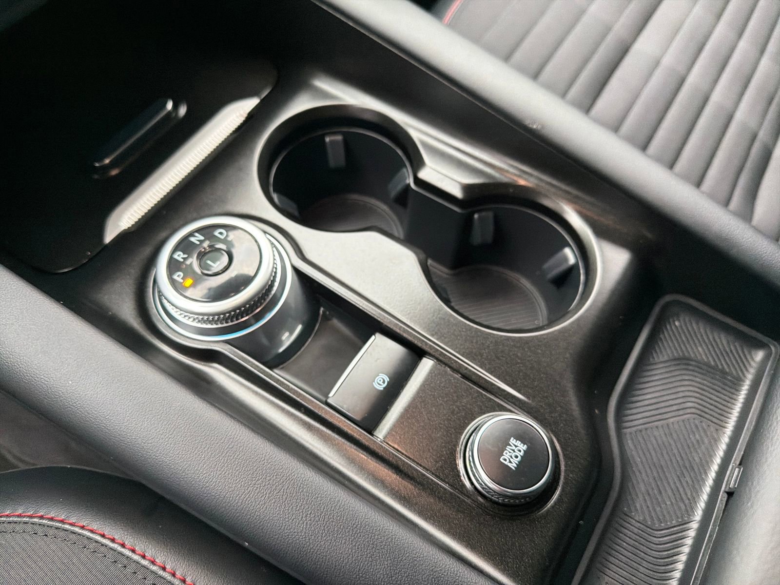 Certified 2025 Ford Explorer ST-Line image 32