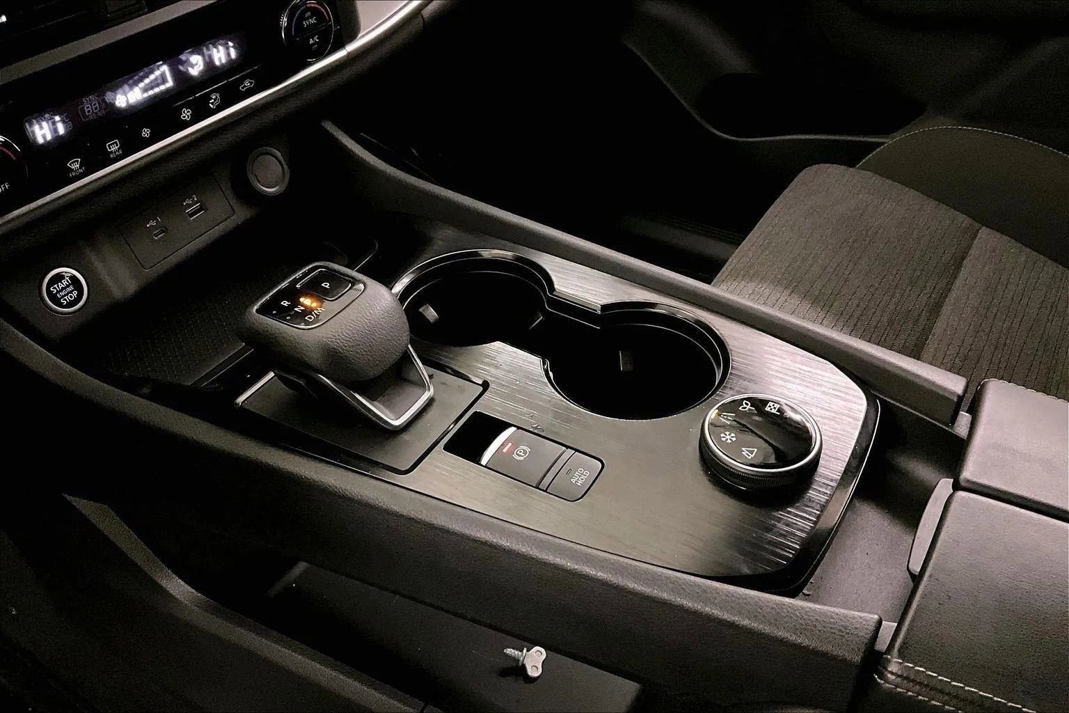 Used 2023 Nissan Rogue SV image 16