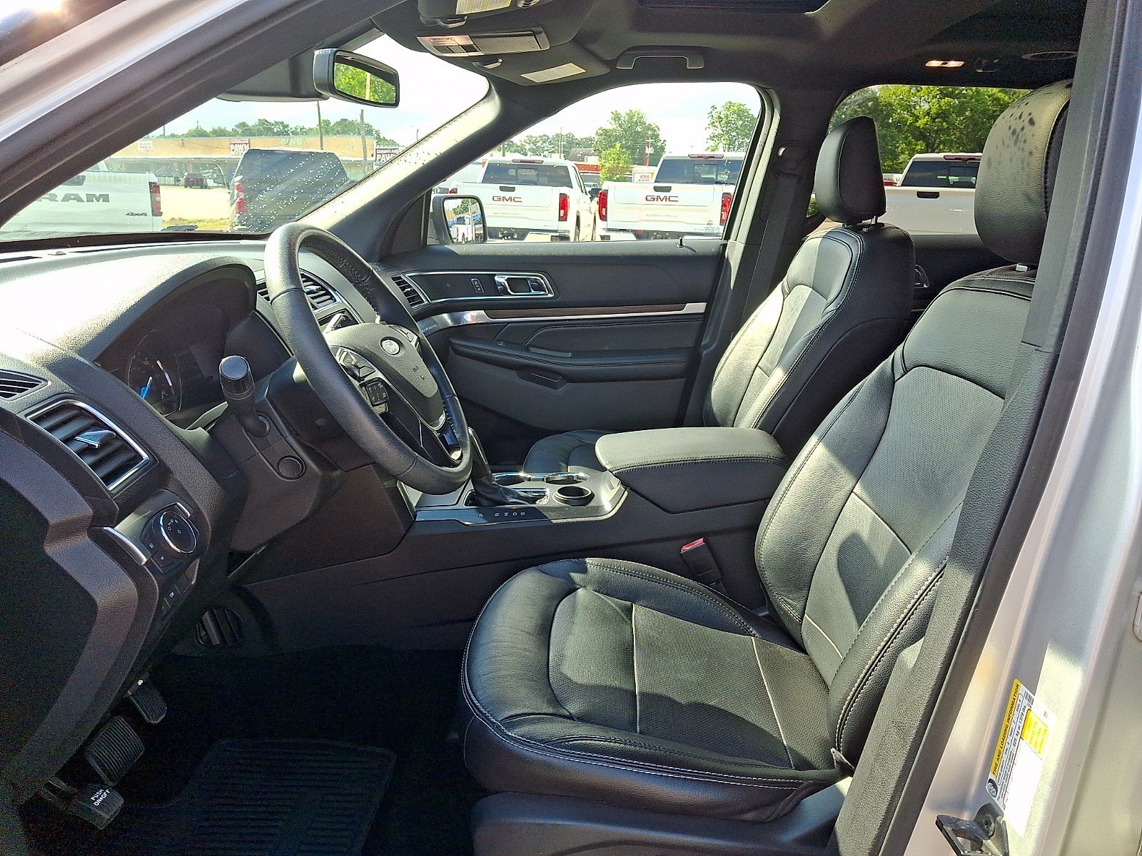 Certified 2019 Ford Explorer Limited w/ Ford Safe & Smart Package FWD image 12