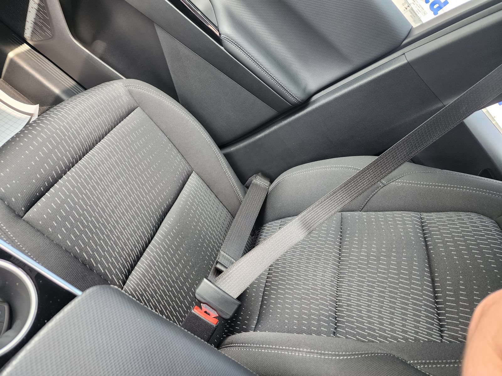 Used 2025 Chevrolet Equinox LT w/ Safety and Technology Package FWD image 17